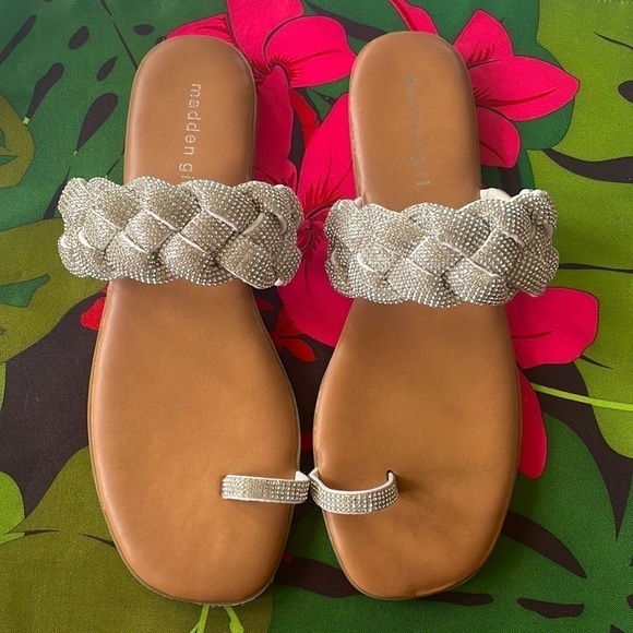 Brand New Madden Girl Braided Rhinestone Toe Strap Slip On Tate Sandals - Picture 2 of 12